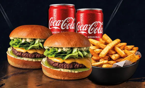 Combo Família: 2 cheese salada, batata frita média e 2 refrigerantes